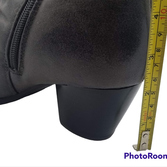 SOLD - Baretraps Booties - Picture 7 of 9